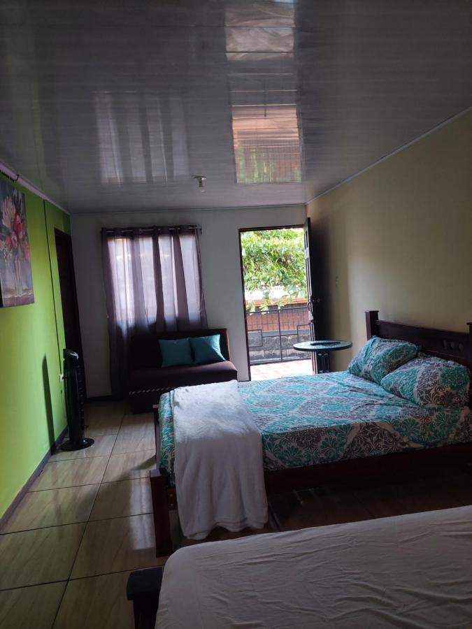 Anchia - Hostel Alajuela Exterior photo
