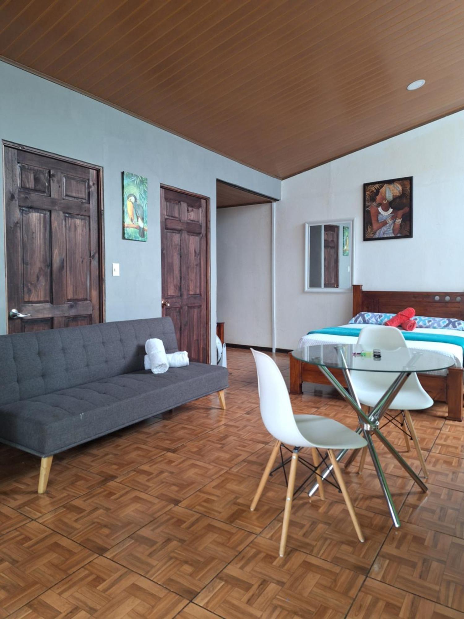 Anchia - Hostel Alajuela Exterior photo